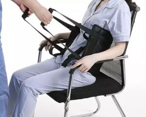 بلند کردن بیمار از روی صندلی